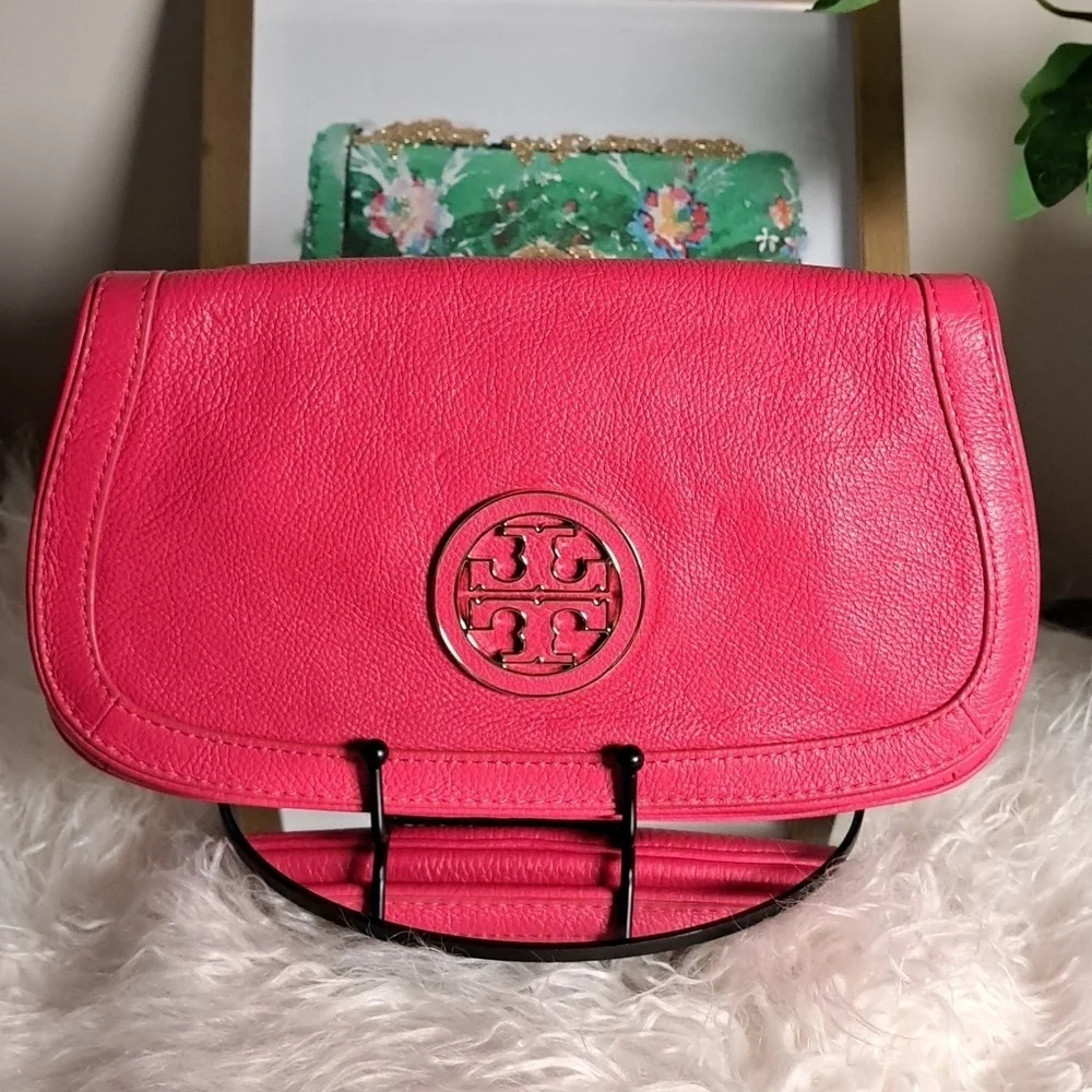 Tory Burch NWOTs Amanda Logo Clutch Crossbody